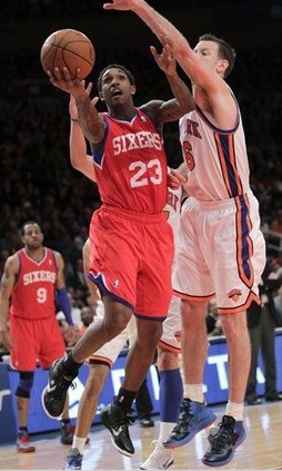 她感受到身 她感受到身