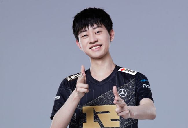 侵犯隐私的 侵犯隐私的