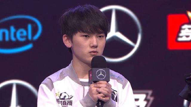 弱侧手递手